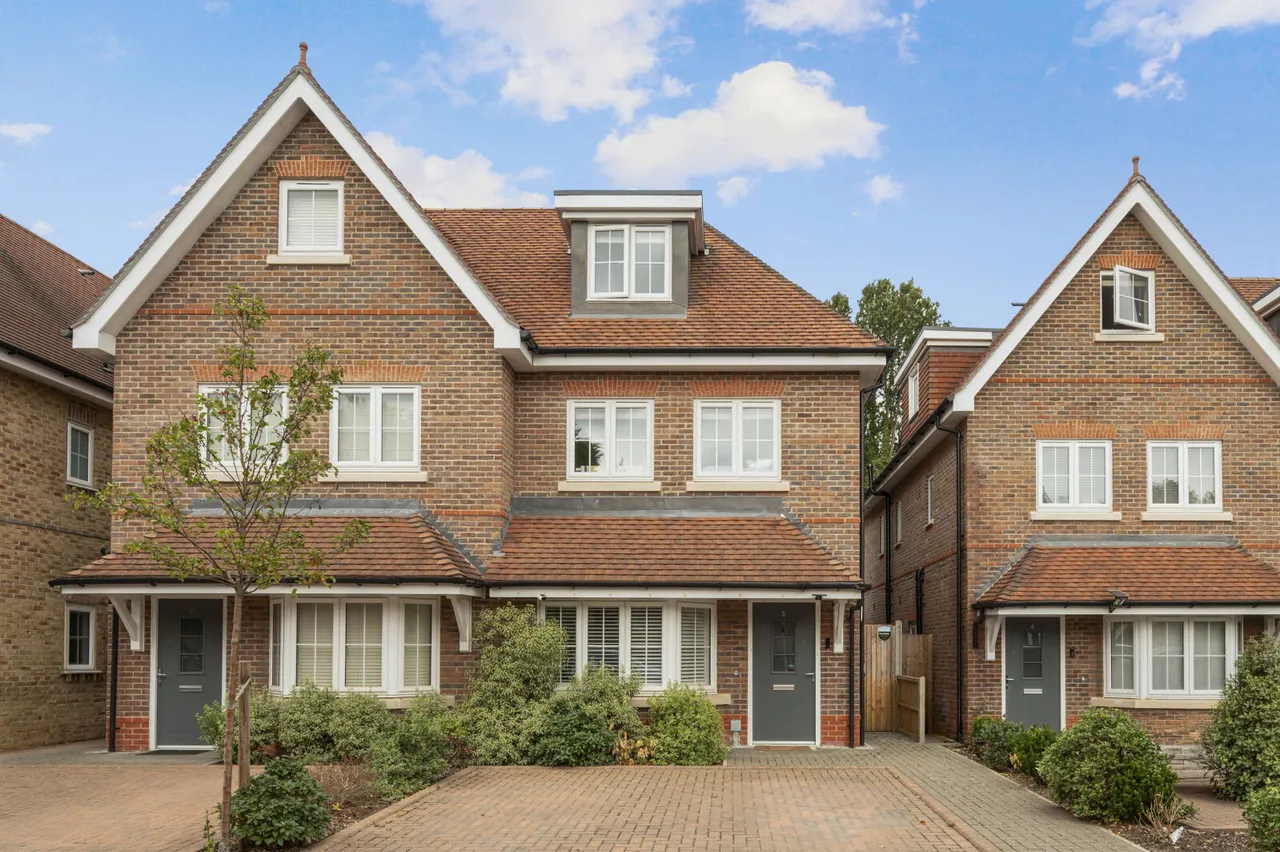 Woodleaf Gardens, Esher, KT10, photo 17