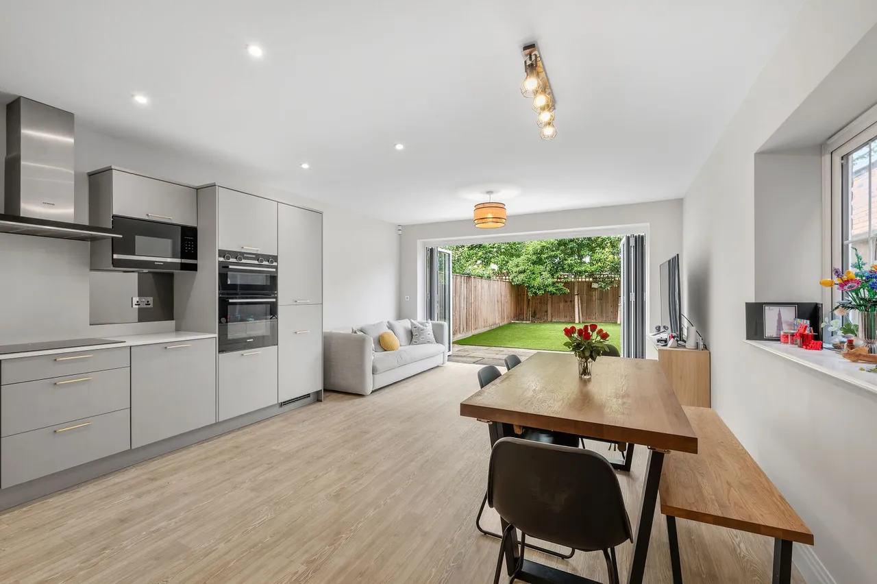 Woodleaf Gardens, Esher, KT10, photo 4