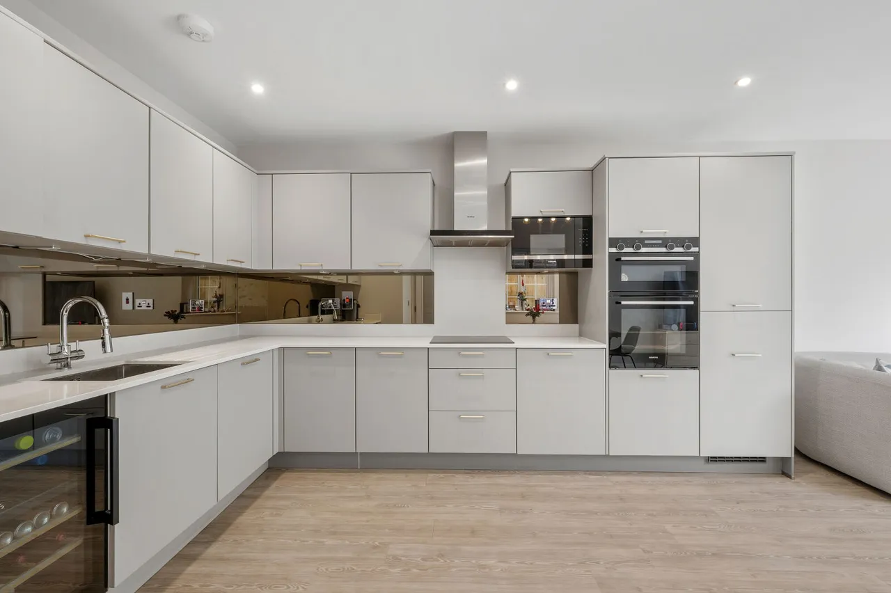 Woodleaf Gardens, Esher, KT10, photo 5
