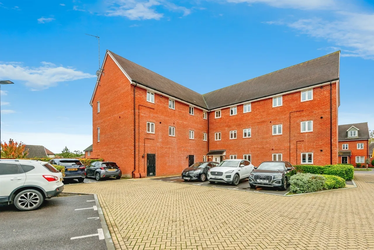 Webber Street, Horley, RH6, photo 9