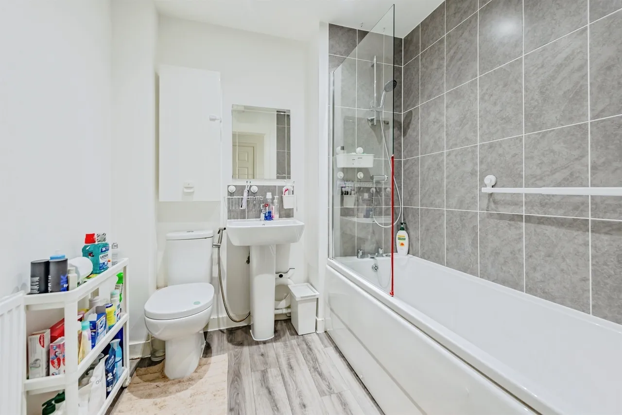 Webber Street, Horley, RH6, photo 6