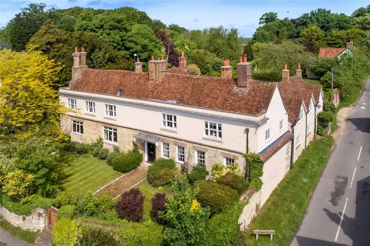 8 bed house for sale — Oving Road, Whitchurch, Aylesbury, Buckinghamshire, HP22 4JF