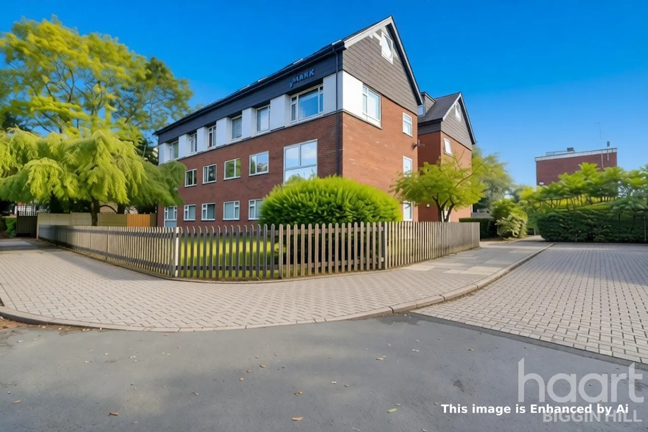 2 bed flat for sale, Main Road, Biggin Hill, TN16