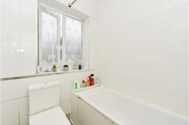 Ruislip Road East, Greenford, UB6, photo 9