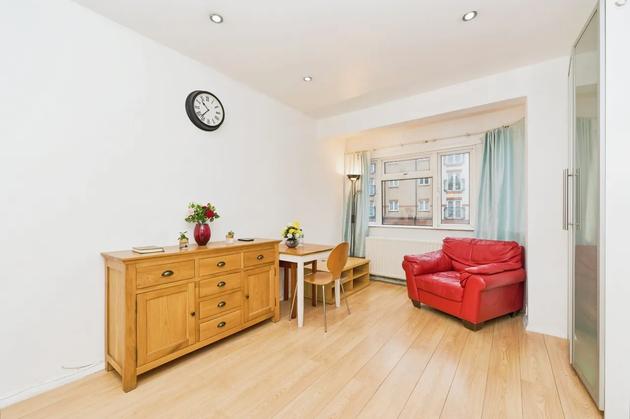 Ruislip Road East, Greenford, UB6, photo 5