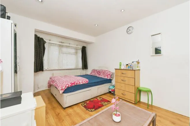 Ruislip Road East, Greenford, UB6, photo 10