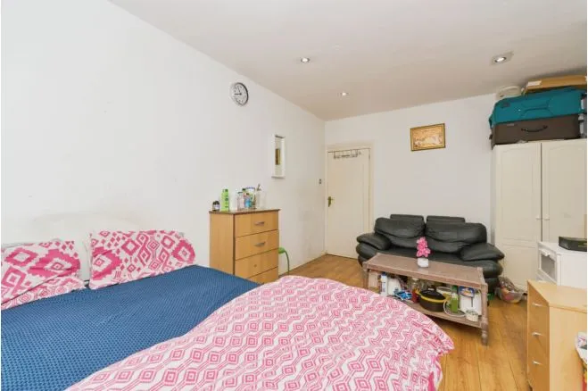 Ruislip Road East, Greenford, UB6, photo 11