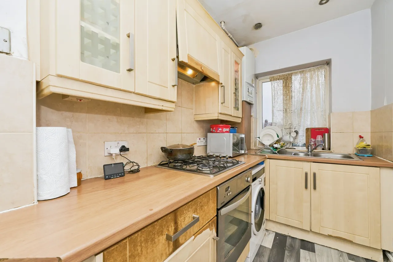 Ruislip Road East, Greenford, UB6, photo 3