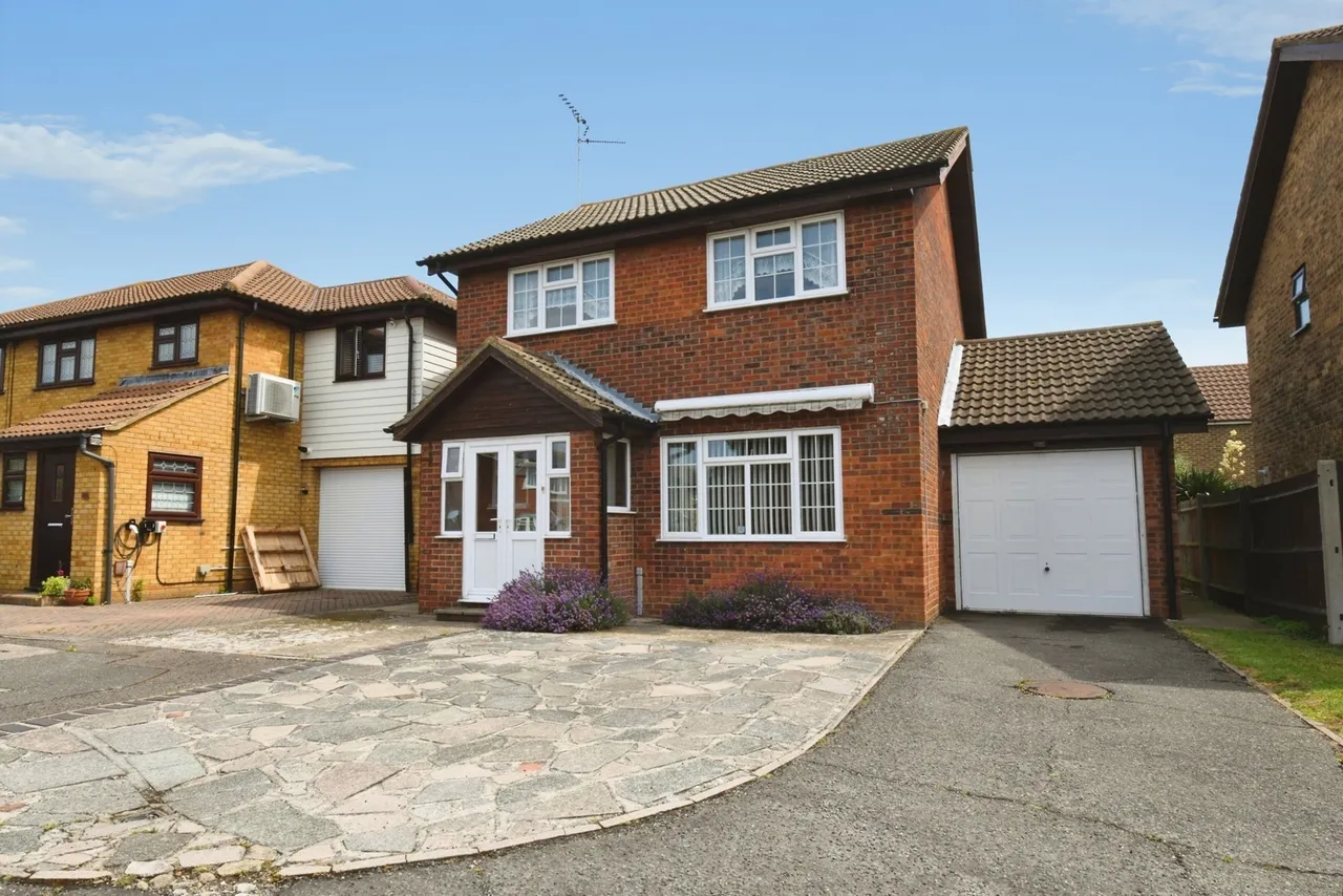 3 bed house for sale — Montgomery Court, Shoeburyness, Southend-on-Sea, Essex, SS3