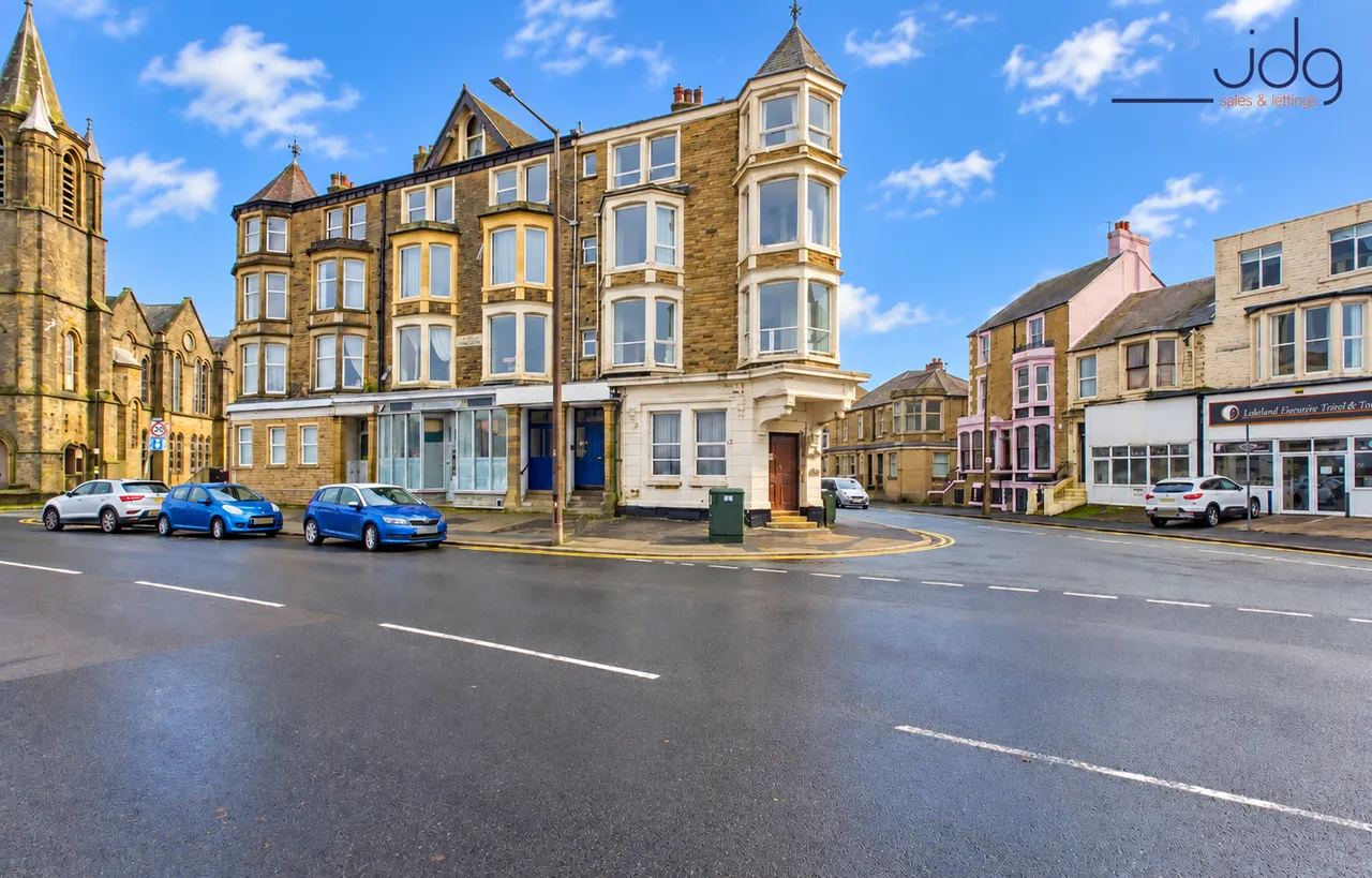 2 bed flat to rent, Marine Road West, Morecambe, LA3
