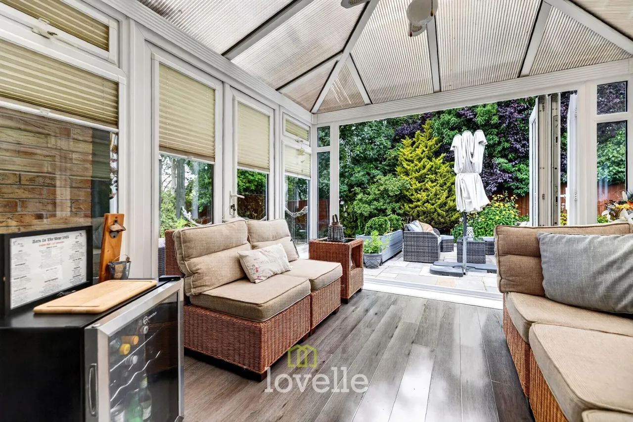 Wisteria Drive, Healing, DN41, photo 10