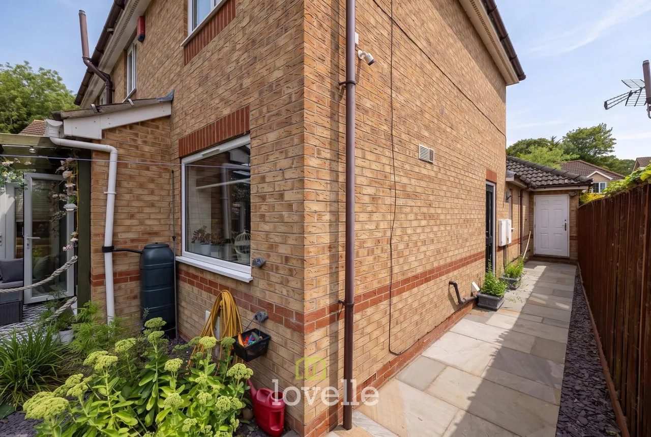 Wisteria Drive, Healing, DN41, photo 31