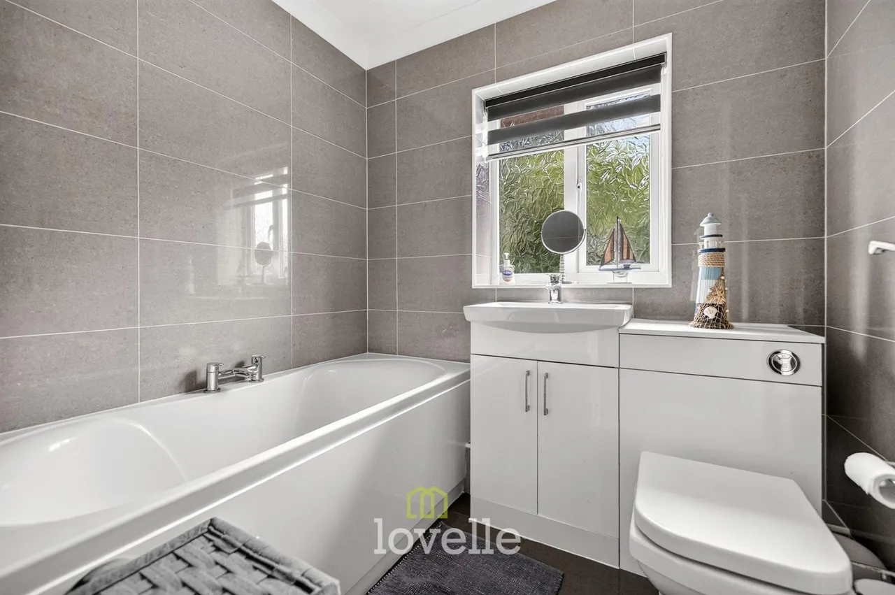 Wisteria Drive, Healing, DN41, photo 21