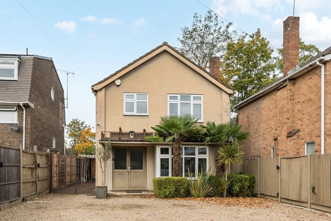 3 bed house for sale — Uplands Park Road, Enfield