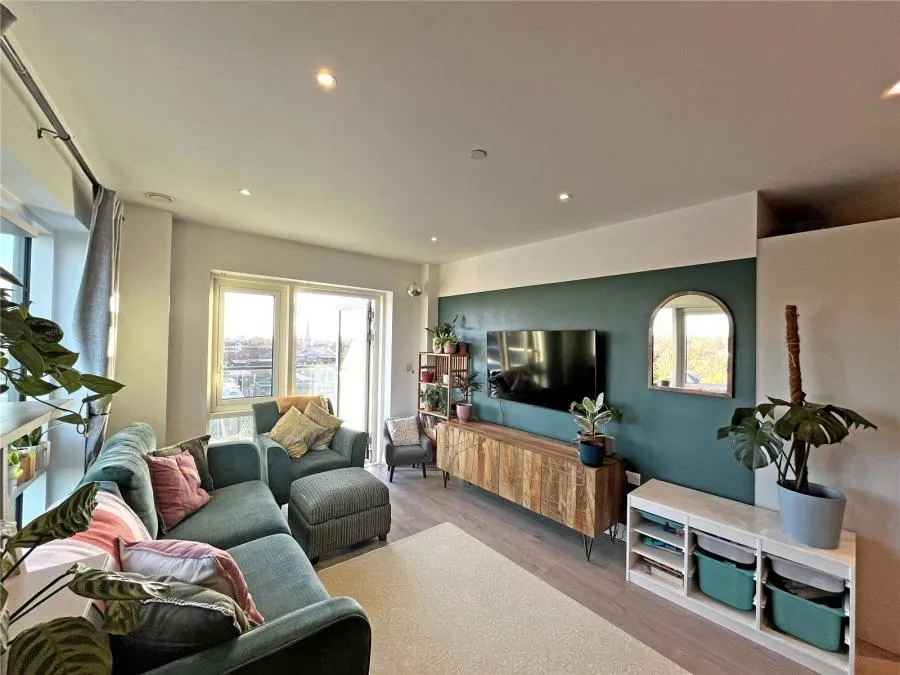 Longfield Avenue, London, W5, photo 3