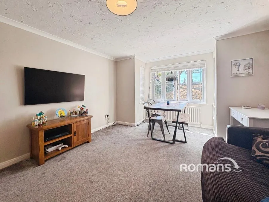 Reading Road, Eversley, RG27, photo 3