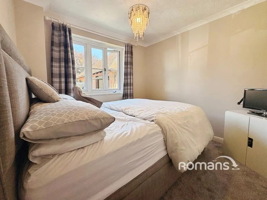 Reading Road, Eversley, RG27, photo 6