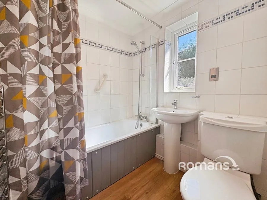 Reading Road, Eversley, RG27, photo 8
