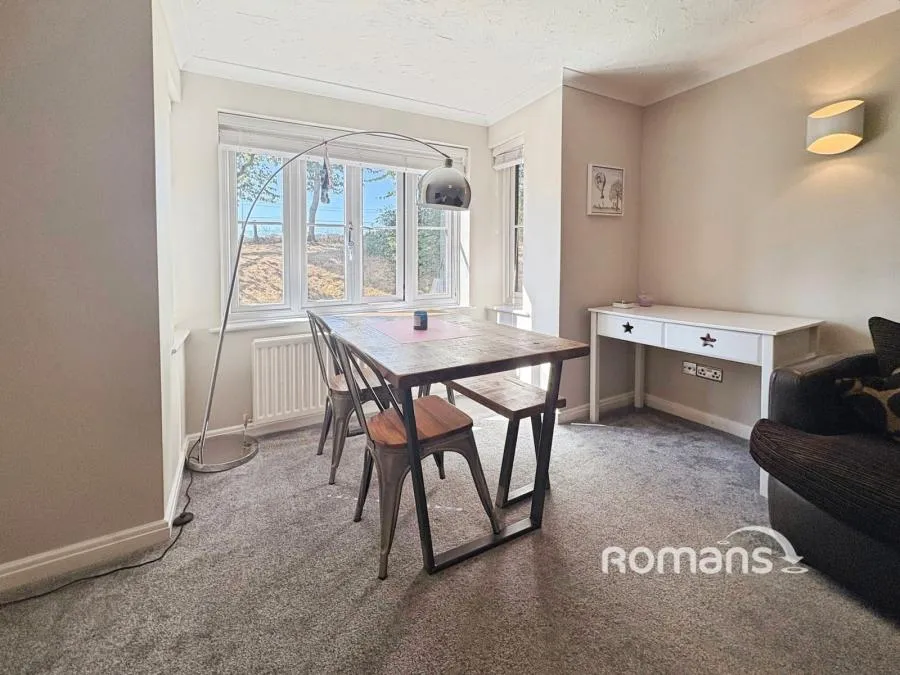 Reading Road, Eversley, RG27, photo 10