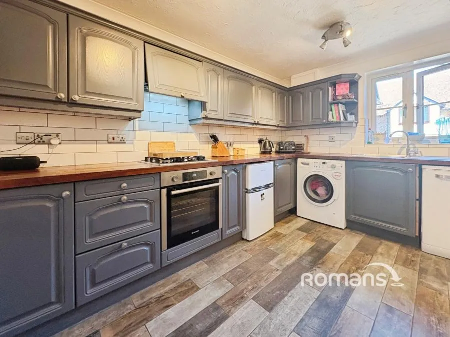 Reading Road, Eversley, RG27, photo 4