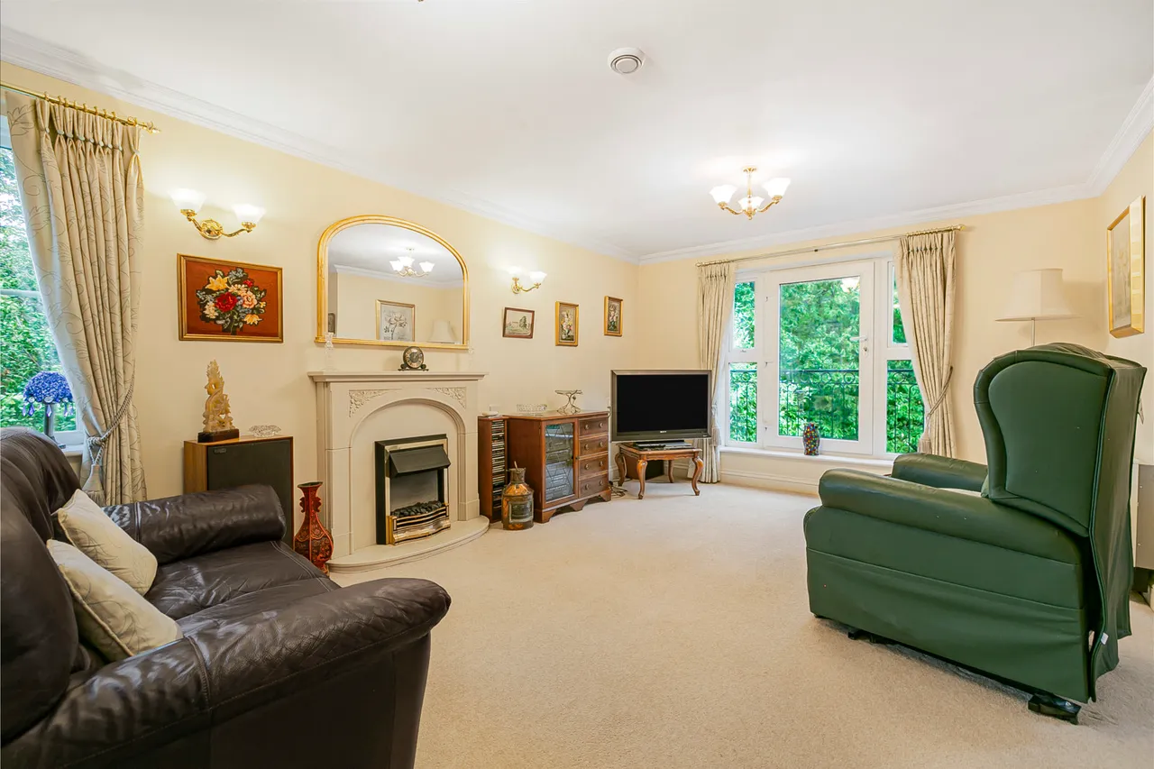 Albany Place, Egham, TW20, photo 2