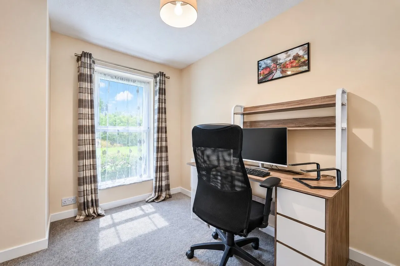 56 Chapel Fields, Charterhouse Road, Godalming, photo 5
