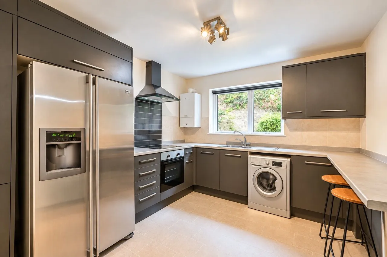 56 Chapel Fields, Charterhouse Road, Godalming, photo 3