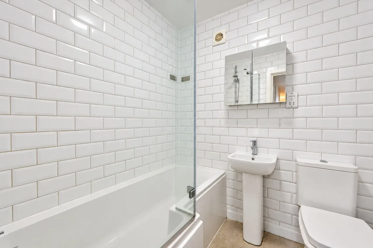 56 Chapel Fields, Charterhouse Road, Godalming, photo 6