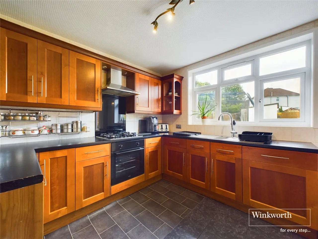 5 bed house for sale — Coniston Gardens, Kingsbury, London, NW9