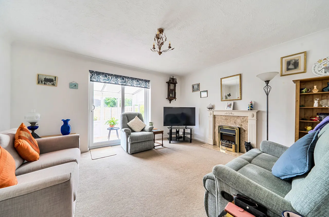 Mount Pleasant Close, Lyminge, CT18, photo 2