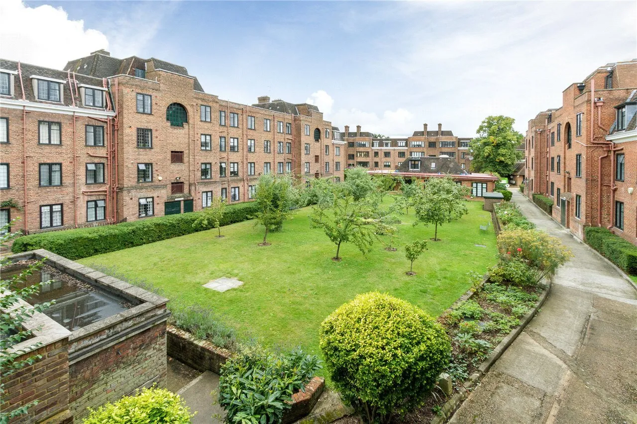 Manor Fields, London, SW15, photo 11