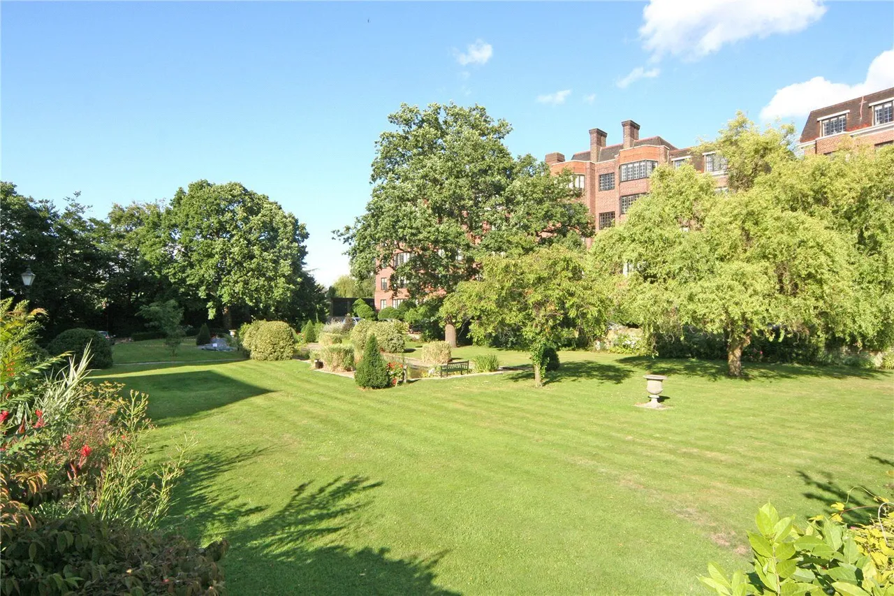 Manor Fields, London, SW15, photo 3