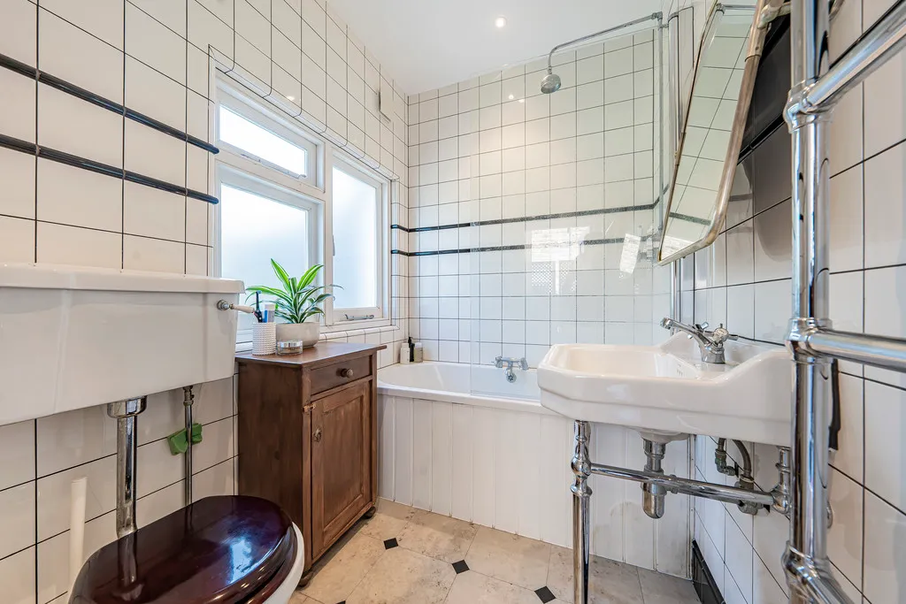 Mafeking Avenue, Brentford, TW8, photo 19