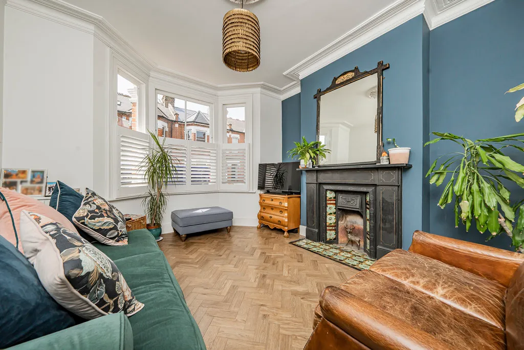 Mafeking Avenue, Brentford, TW8, photo 4