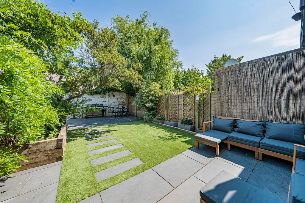 Mafeking Avenue, Brentford, TW8, photo 3