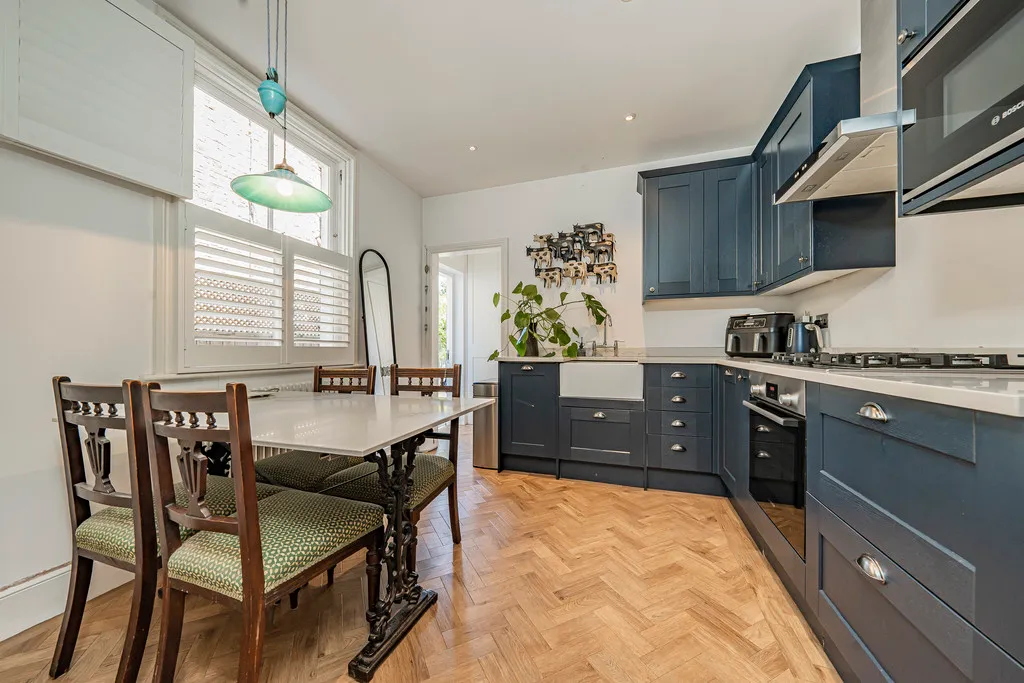 Mafeking Avenue, Brentford, TW8, photo 2