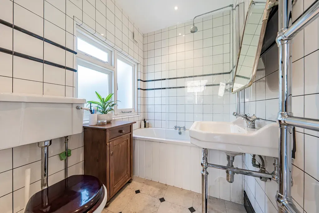 Mafeking Avenue, Brentford, TW8, photo 6