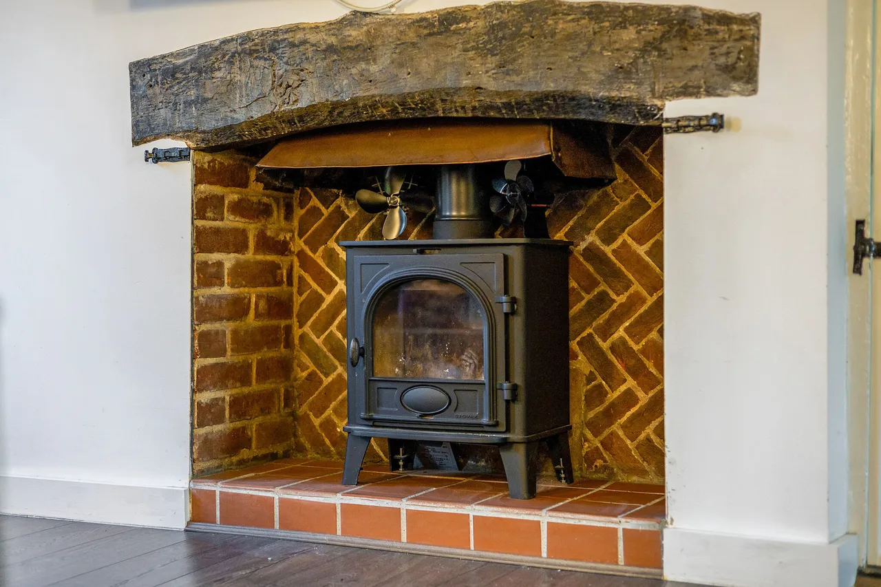 High Street, Godstone, RH9, photo 9