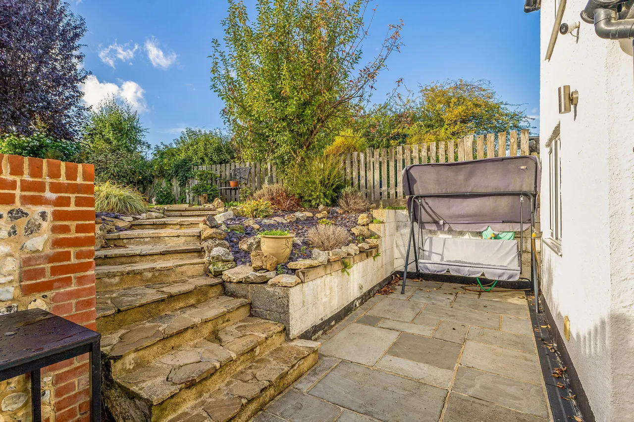 High Street, Godstone, RH9, photo 17