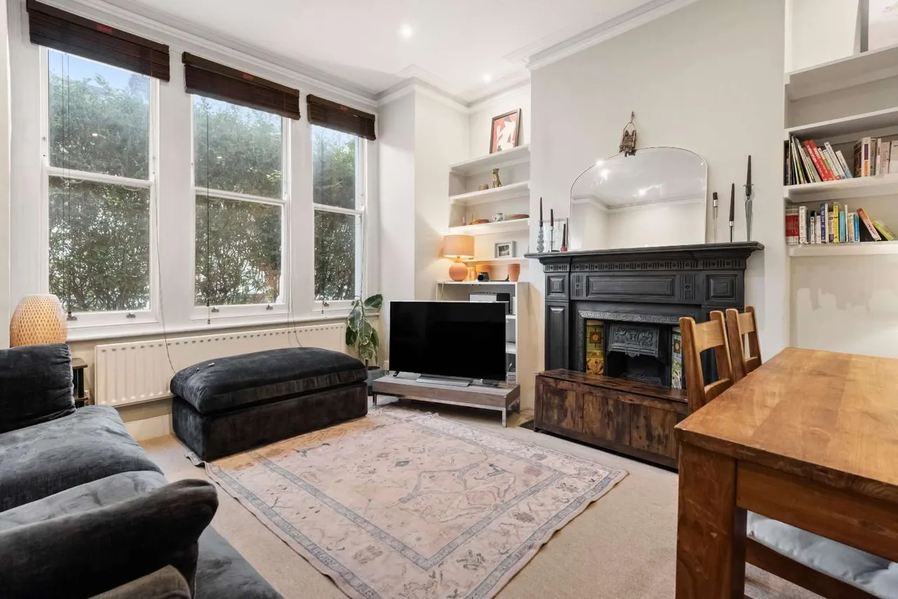 2 bed flat for sale — Hazelbourne Road, London, SW12 9NS