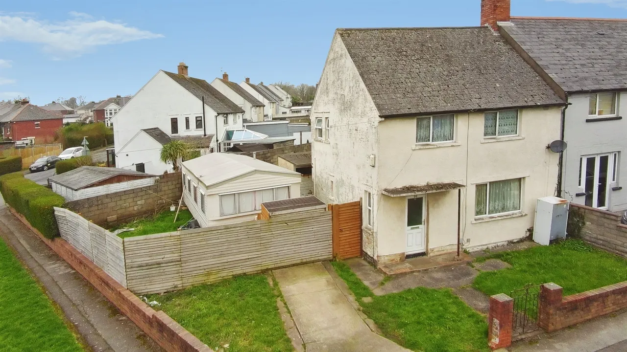 3 bed house for sale — Winston Road, Barry