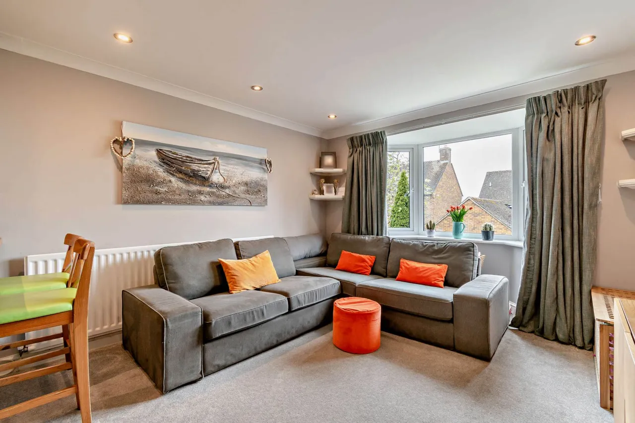 Pearce Drive, Chipping Norton, OX7 5HY, photo 2