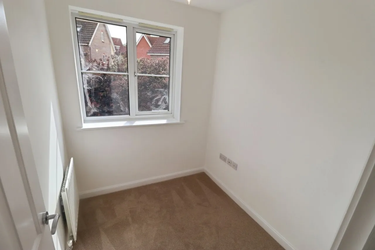 Wagtail Drive, Bury St Edmunds, Suffolk, photo 12