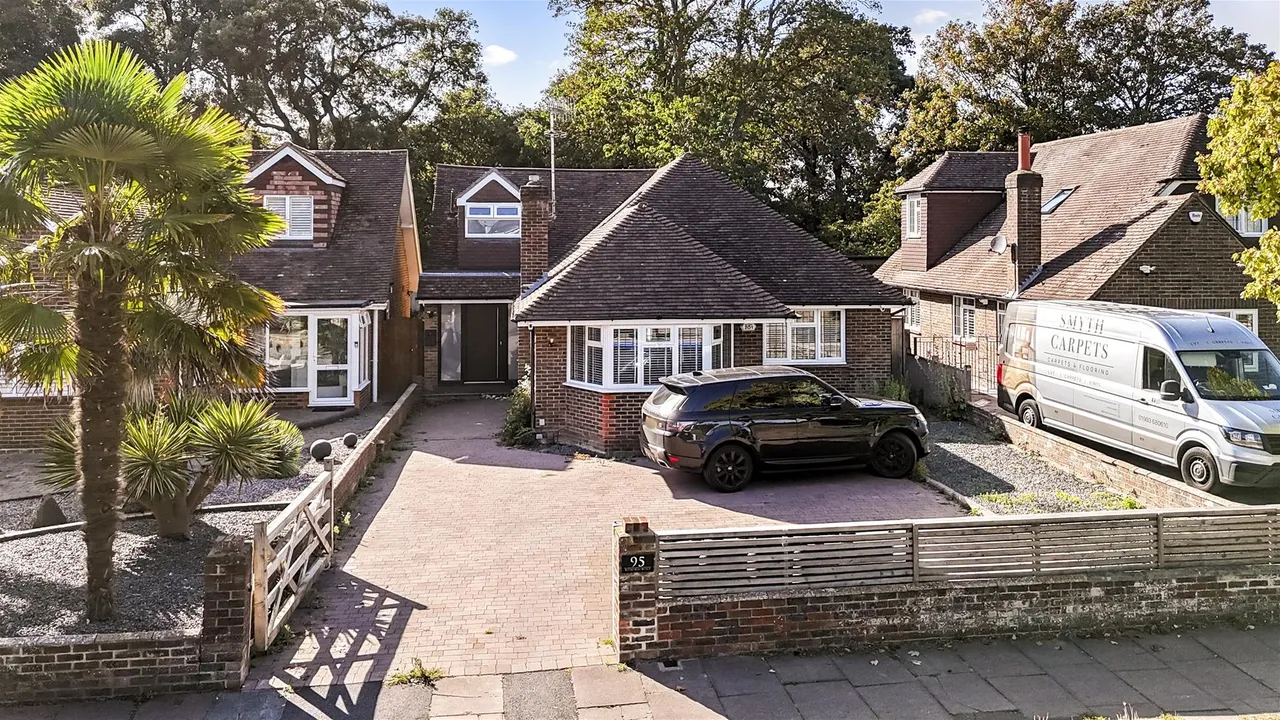 4 bed house for sale, Aldsworth Avenue, Goring-By-Sea