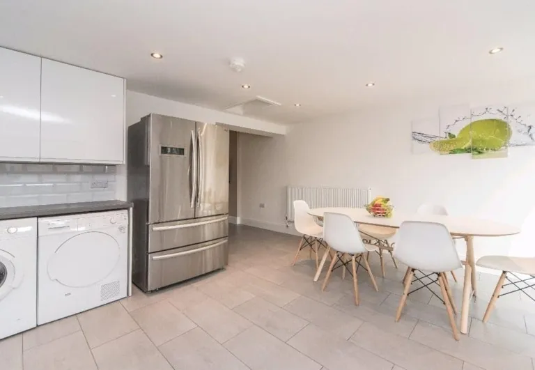 Harlaxton Drive,, photo 2