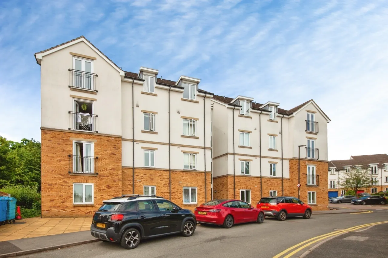 2 bed flat for sale — Weston View, Sheffield, S10