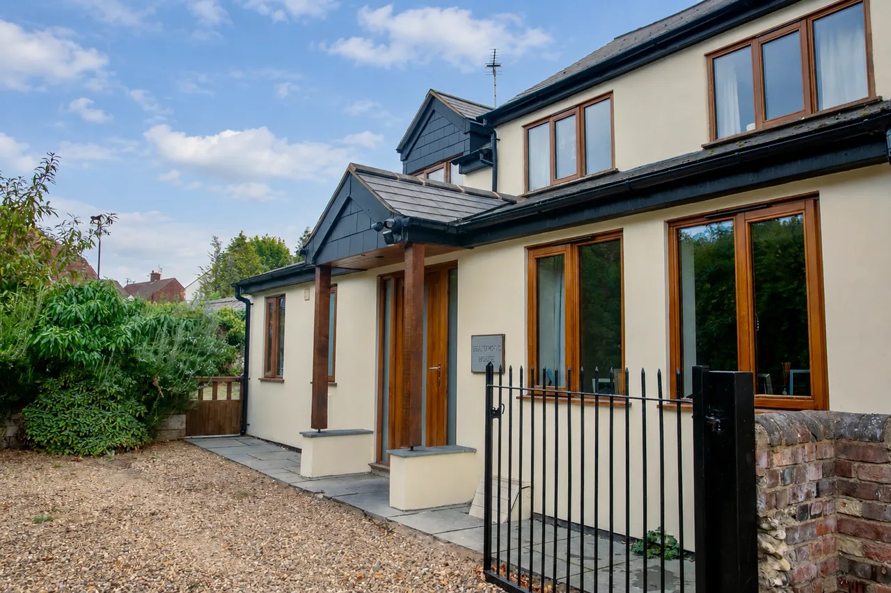 3 bed house for sale, Beaumont House, Ivinghoe