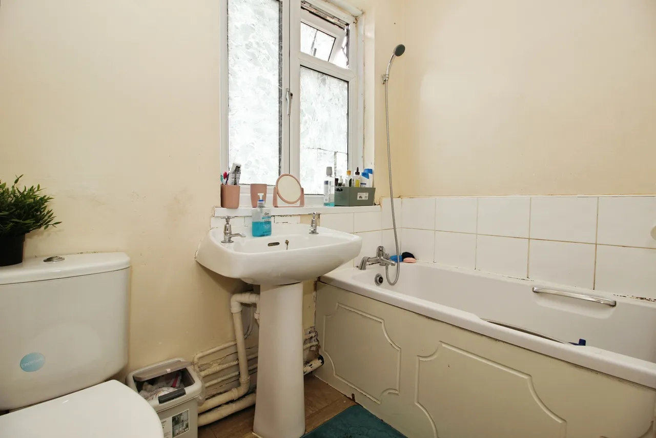Scott Hall Green, Leeds, LS7, photo 8
