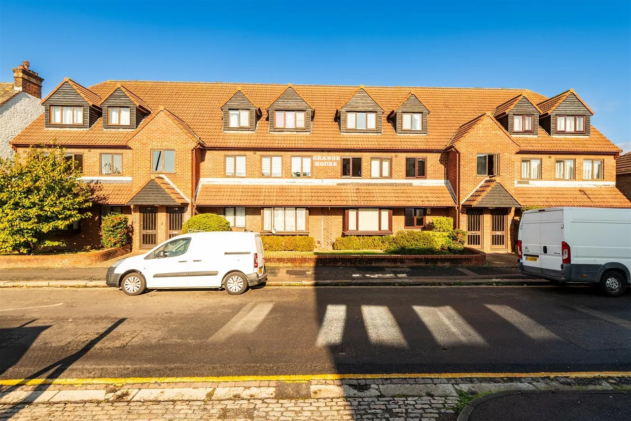 1 bed flat for sale, Grange Road, Gravesend, DA11