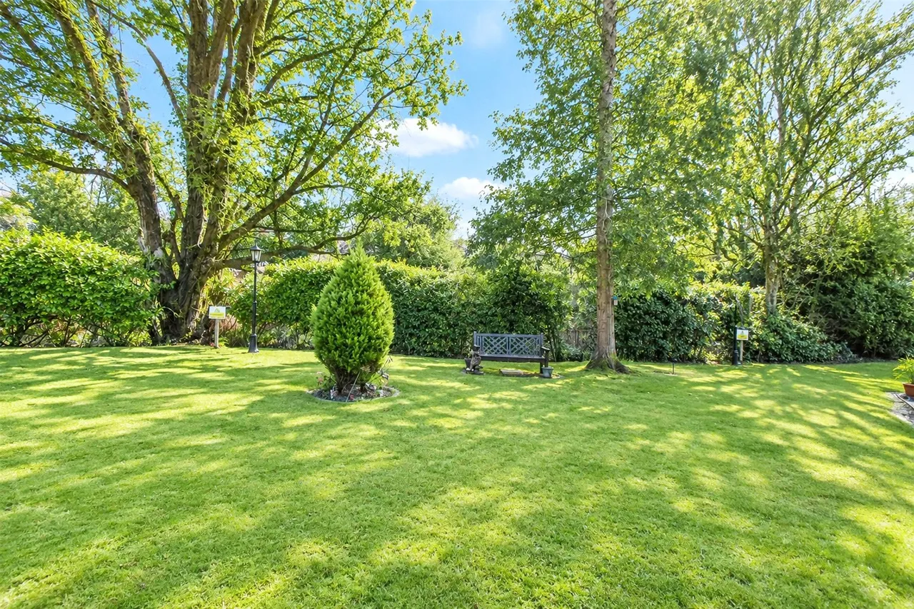 Berry Court, Hook, Hampshire, RG27 9JZ, photo 4